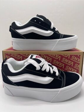 Vans WMNS Sz 7.5 Knu Stack Black/True White
VN000CP66BT Platform Sneakers